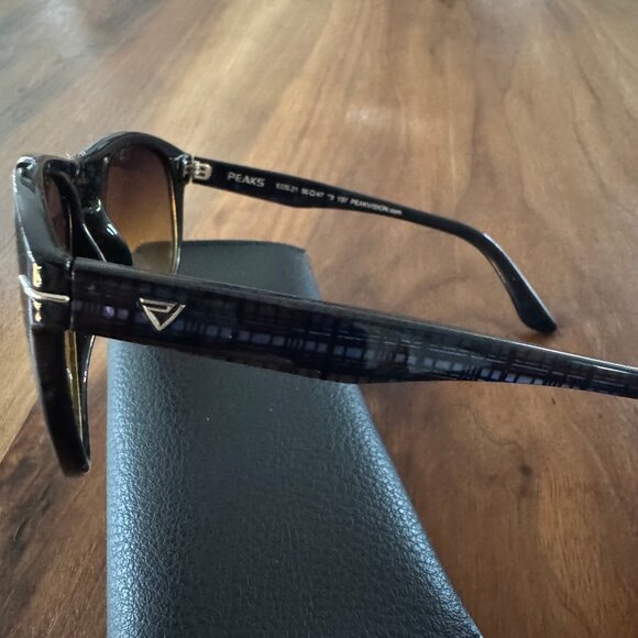 Authentic Peaks sunglasses - Picture 2 of 7